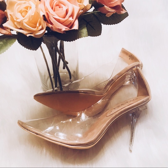 š āCinderellaās Slipperā Clear Stiletto Heels - Picture 2 of 6